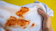 Näin saat tomaattitahrat pois vaatteista helposti kotikonstein