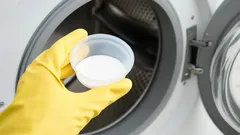 Unohda kalkki ja epämiellyttävät hajut – lisää tämä rumpuun, niin pesukoneesi on kuin uusi