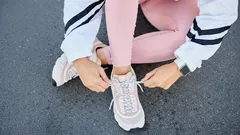 Kolme tehokasta keinoa pitää kengät raikkaina ja ehkäistä jalkojen hikoilua