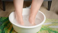 Täydellinen tapa pestä jalat ja välttää epämiellyttävät hajut