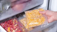 Mitkä ruoat eivät missään tapauksessa sovi pakastettaviksi, mutta kotiäidit laittavat niitä silti pakastimeen