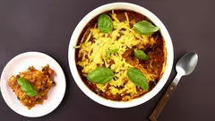 Kasvisruokaa helposti: tortillavuoka mustapavuilla koko perheelle