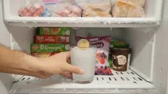 Miksi fiksut ihmiset laittavat kolikon pakastimeen aina, kun lähtevät pitkäksi aikaa kotoa?