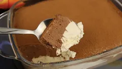 Täydellisen ilmava suklaa-smetanamousse kotioloissa