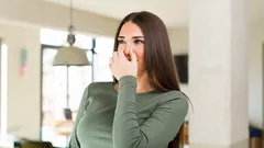 Miksi asunnossasi on tunkkainen haju ja miten korjata se viikonlopussa?