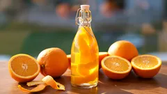 Mandariininkuoret ja alkoholi – näin syntyy ekologinen puhdistusaine kotiin