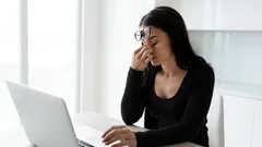 Miksi väsyttää, vaikka nukuit hyvin? Näin puret piilevän päiväuupumuksen